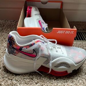 NIKE WOMENS AIR ZOOM SUPERREP 3
Size 8.5 and 8